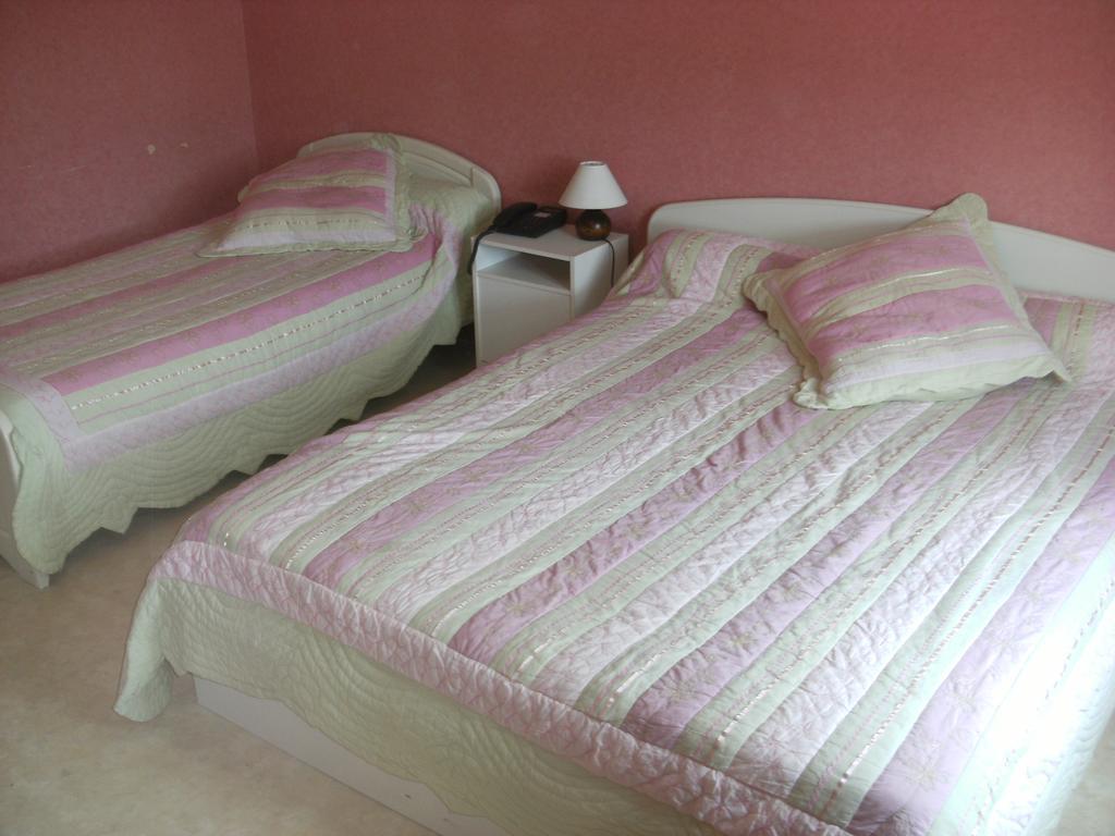 Les Confins Du Perche Tuffé Room photo