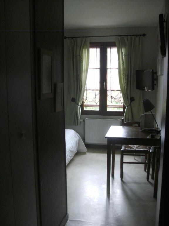 Les Confins Du Perche Tuffé Room photo